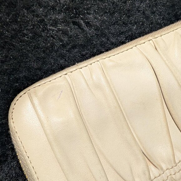Authentic Prada Tufted Leather Zip Wallet with Original Authenticity Card - Picture 4 of 9